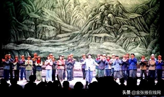  网前截击再现经典，复古打法惊艳观众