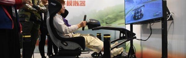  电竞模拟器普及，普通玩家也能体验职业赛场