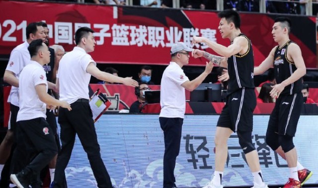  主场优势尽显，球迷助威声震四方