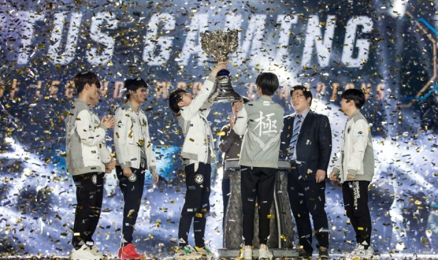  电竞退役选手转型，多领域发展开启人生新篇章