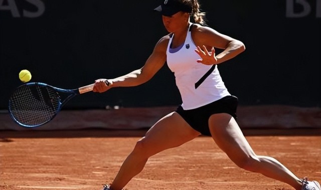  郑钦文强势晋级法网女单四强