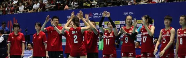  队长袖标激励前行，逆境中展现领袖范