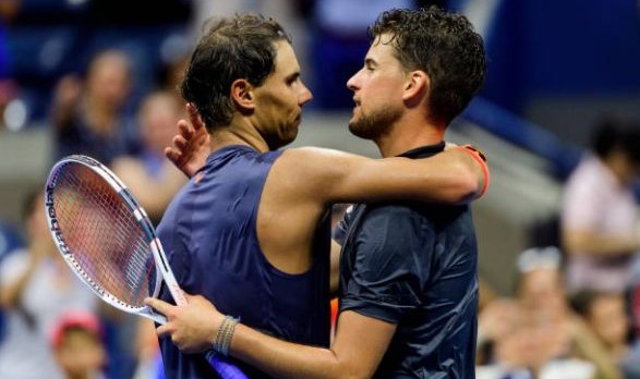  梅德韦杰夫鏖战五盘，苦战险胜挺进决赛