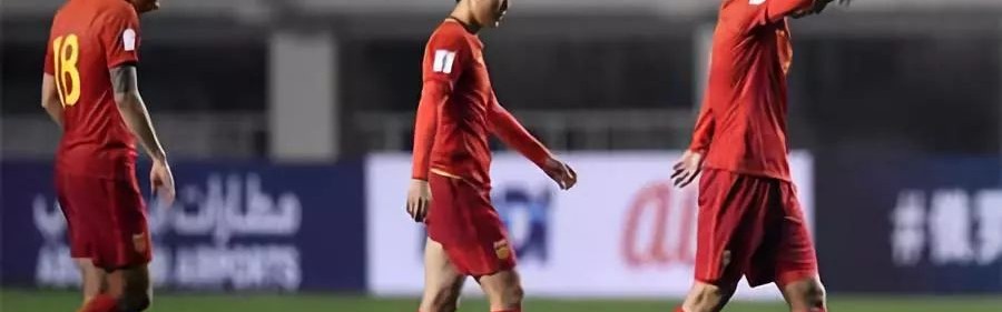  国足世预赛关键战惜败韩国队