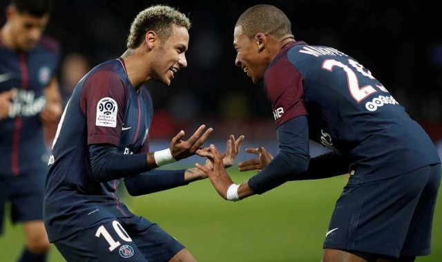  法甲豪门碰撞，巴黎圣日耳曼横扫马赛