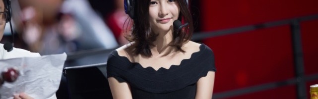  电竞女选手破纪录，巾帼不让须眉男