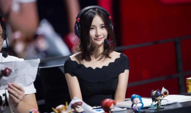 电竞女选手破纪录，巾帼不让须眉男