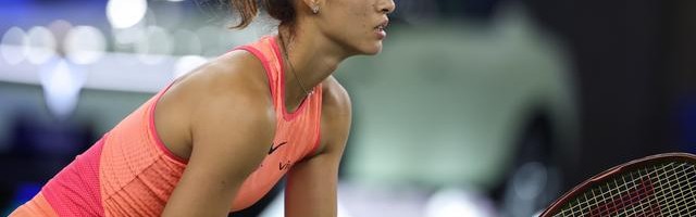  萨巴伦卡发球制胜，轻取对手闯入四强