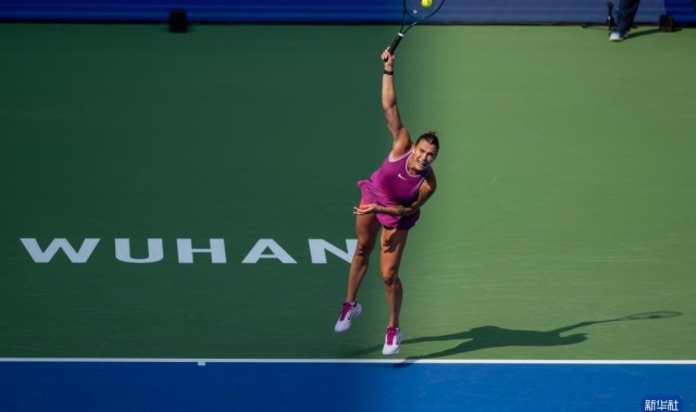  发球测速仪刷新纪录，萨弗林卡轰出二百一十公里极速  