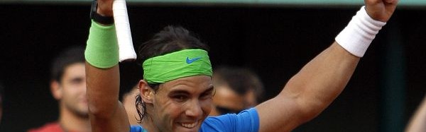  红土之王纳达尔复出首秀，直落三盘轻松晋级次轮  