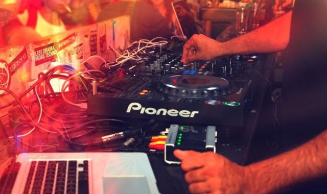  电竞联名款发布，潮流文化深度融合