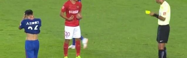  边路快马突破，单骑闯关上演帽子戏法