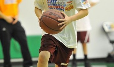  篮坛新星闪耀赛场，未来之星崭露头角