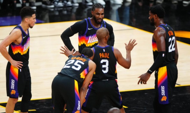  杜兰特关键球定乾坤，太阳险胜雄鹿队