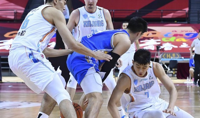  江苏肯帝亚失误连连不敌新疆伊力特