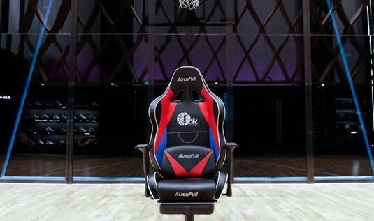  电竞联名款发布，时尚与竞技碰撞擦出火花