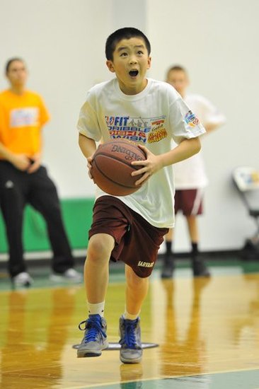  篮坛新星闪耀赛场，未来之星崭露头角