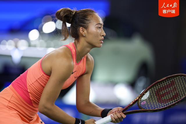  萨巴伦卡发球制胜，轻取对手闯入四强