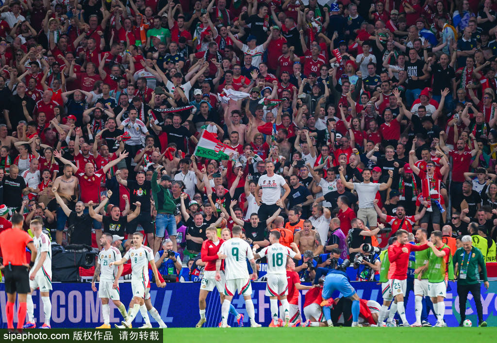  卡利亚里读秒绝杀，主场球迷沸腾庆祝  