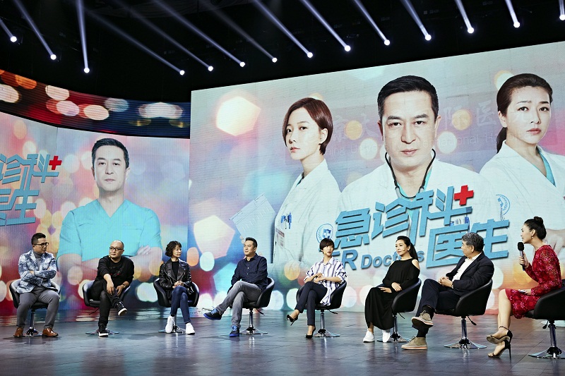  电竞纪录片热播中，幕后故事感动众人