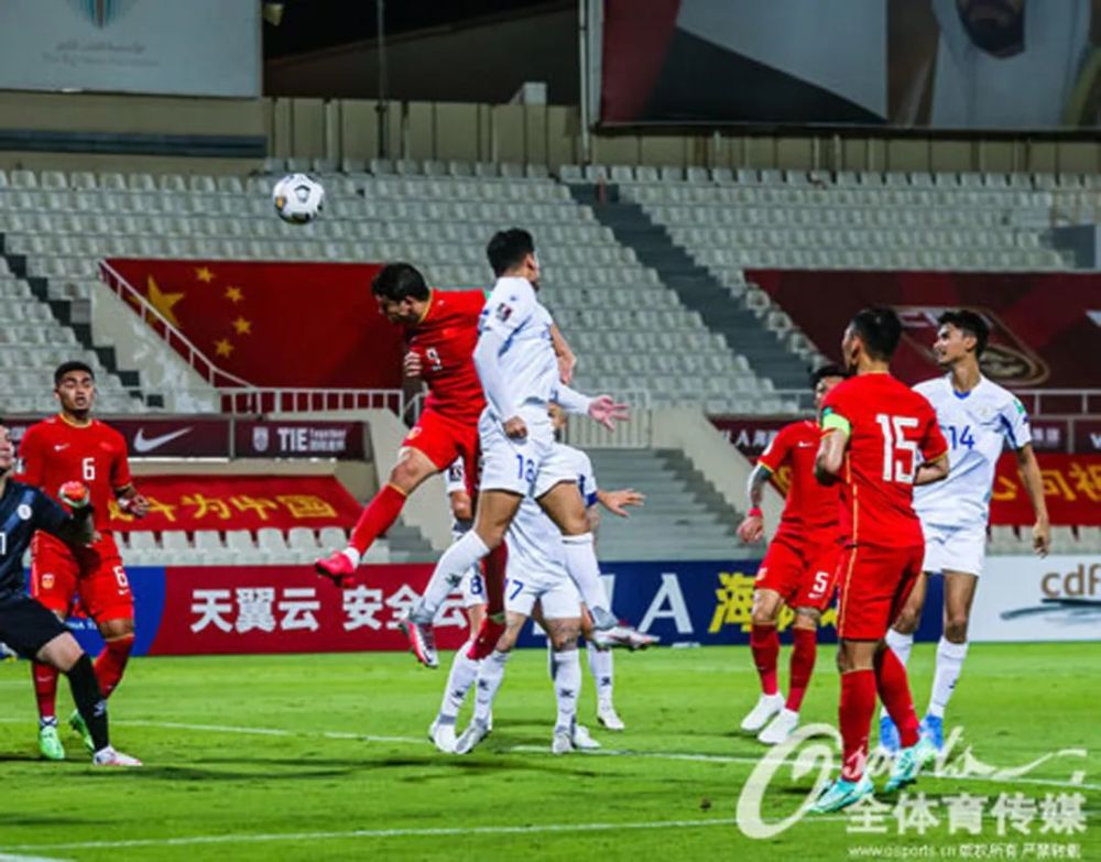  法国甲組足球聯賽呈现群雄逐鹿格局榜首多次易主