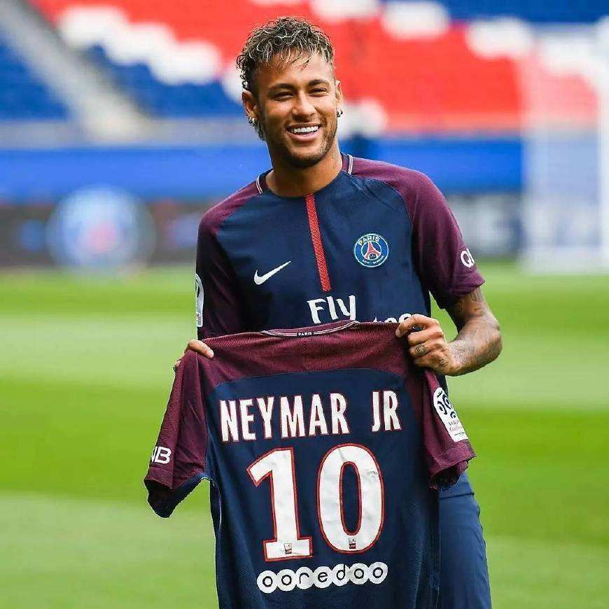  法甲巴黎独占鳌头，摩纳哥紧追不舍