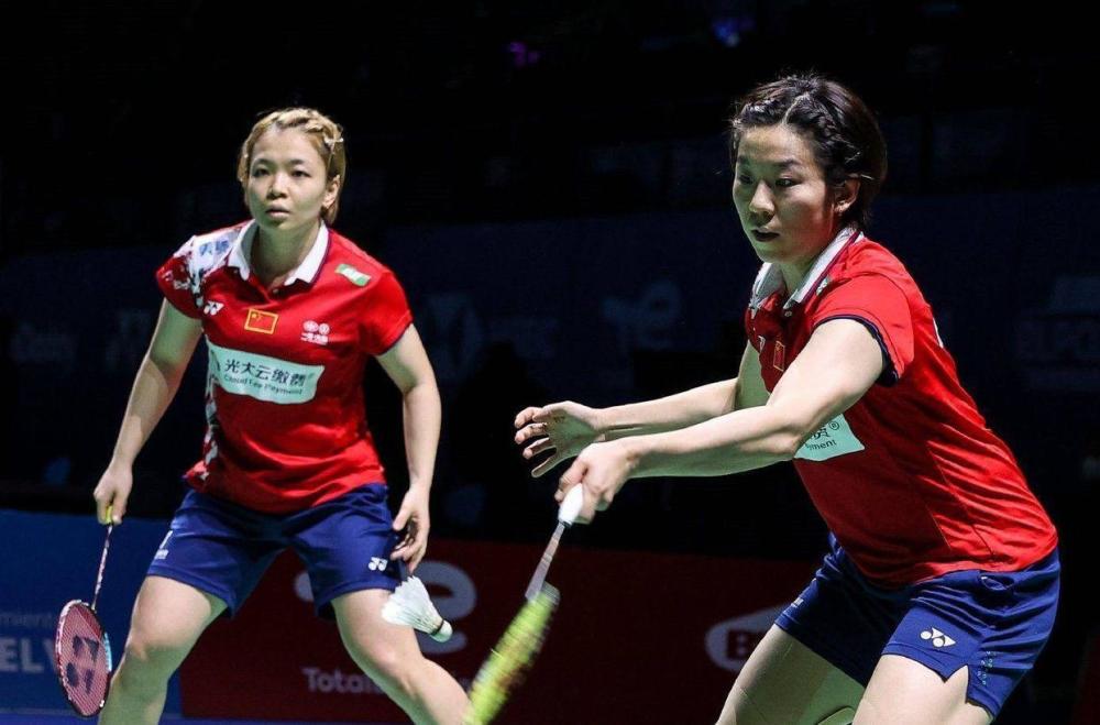  梅德韦杰夫直落三盘卫冕成功